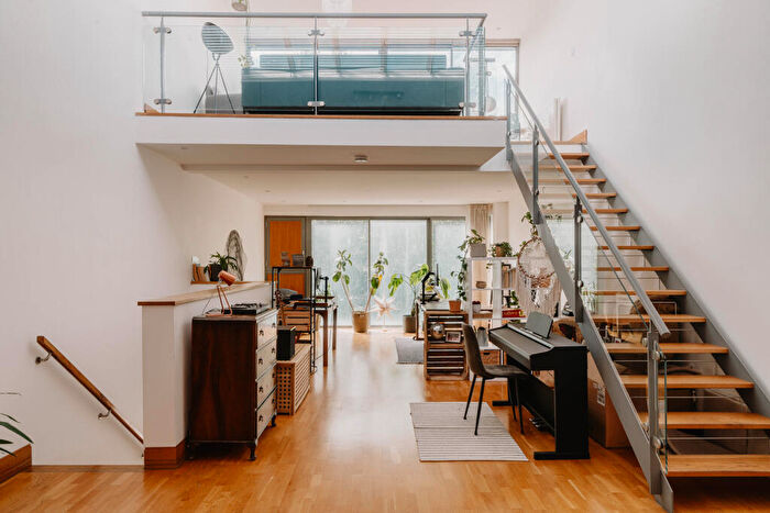 3 Bedroom Terraced House For Sale In Paradise Passage, London, N7