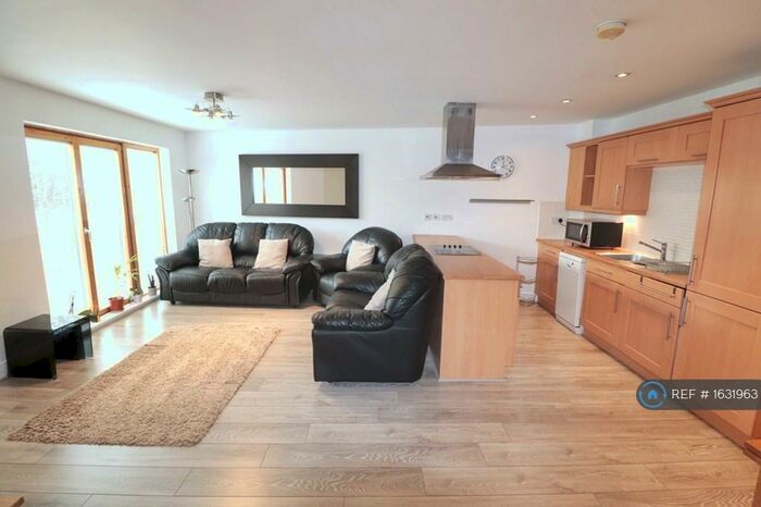 2 Bedroom Flat To Rent In Sovereign Place, Harrow, HA1