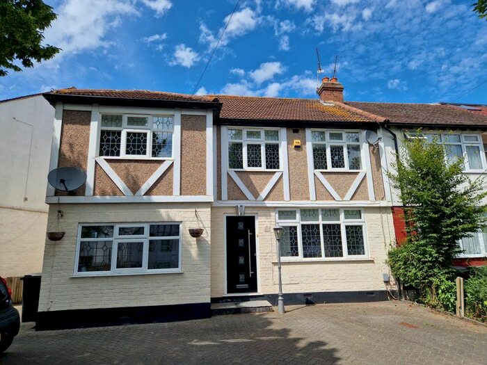 3 Bedroom Property To Rent In River Way, Loughton, IG10
