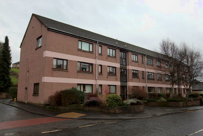 3 Bedroom Flat To Rent In Strathblane Road Flat, Milngavie, G62