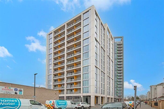 2 Bedroom Flat To Rent In Felixstowe Road, London, SE2