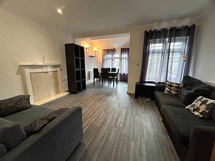 3 Bedroom Town House To Rent In Brownlow Close, New Barnet, Barnet, EN4