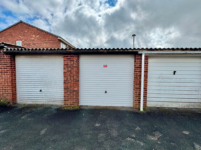 3 Bedroom Terraced House For Sale In Walcot Close, Thornbury, Plymouth, PL6