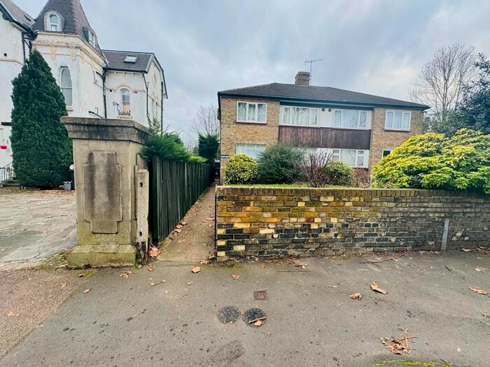 2 Bedroom Flat To Rent In Wickham Road, London, SE4