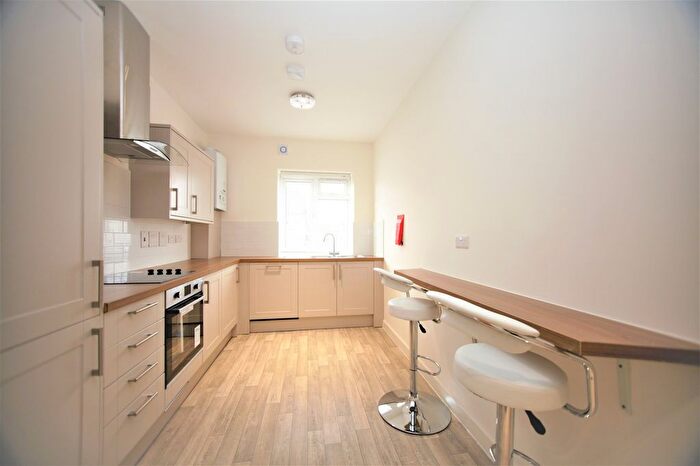 1 Bedroom Flat To Rent In Burnham Court, Brent Street, Hendon, NW4
