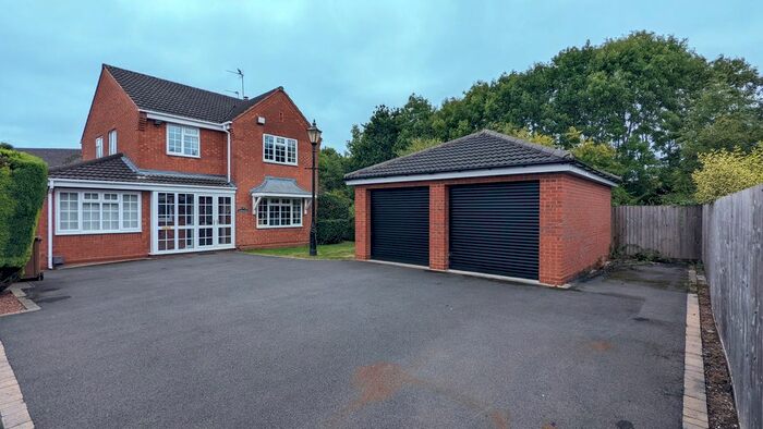 4 Bedroom Detached House To Rent In Lytham Grove, Bloxwich, Walsall, WS3