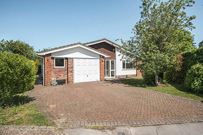2 Bedroom Bungalow For Sale In Rosehill Park, Emmer Green, Reading, RG4