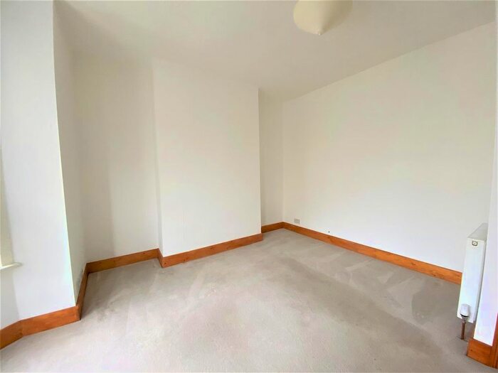 1 Bedroom Flat To Rent In Queens Road, Hastings, TN34