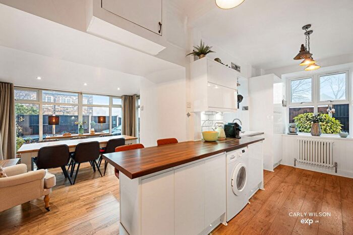 3 Bedroom Town House For Sale In Old Hall Drive, Bramley, Rotherham, S66