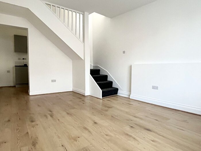 2 Bedroom Flat To Rent In Clarence Road, Enfield, EN3