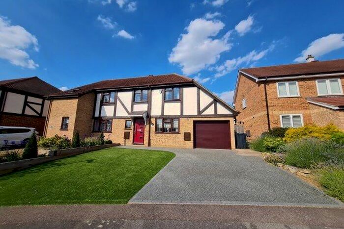 3 Bedroom Semi-Detached House To Rent In Briar Fields, Maidstone, ME14