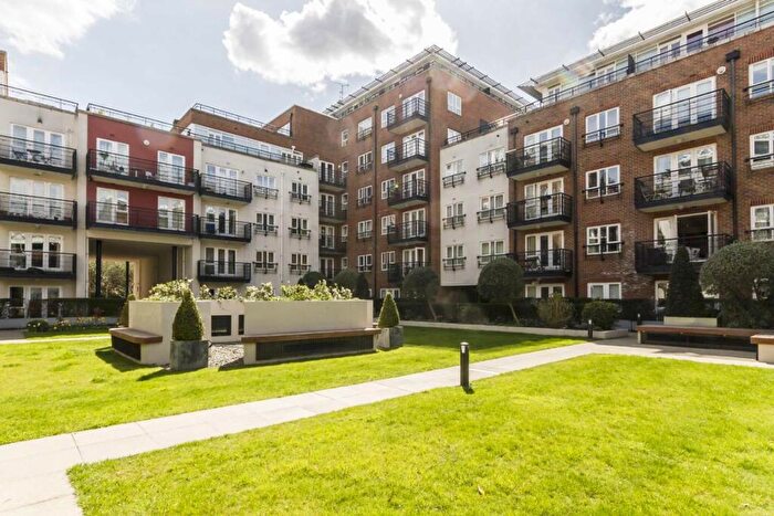 2 Bedroom Flat To Rent In Royal Quarter, Falmouth House, KT2