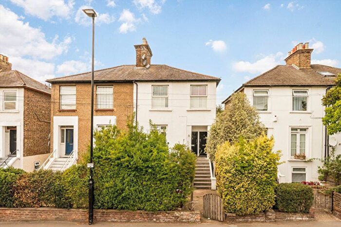 1 Bedroom Flat To Rent In Whitton Road, Hounslow, TW3