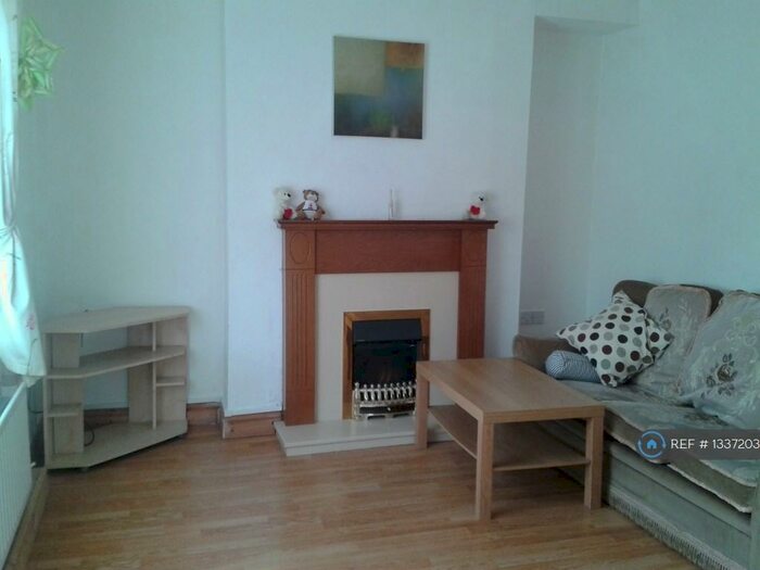 2 Bedroom End Of Terrace House To Rent In Olton Avenue, Nottingham, NG9