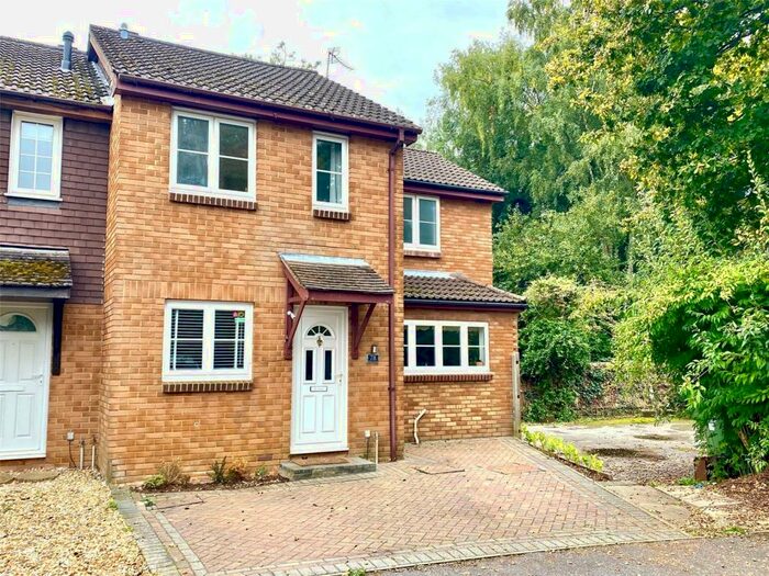 3 Bedroom End Of Terrace House To Rent In Monmouth Close, Chandler's Ford, Hampshire, SO53