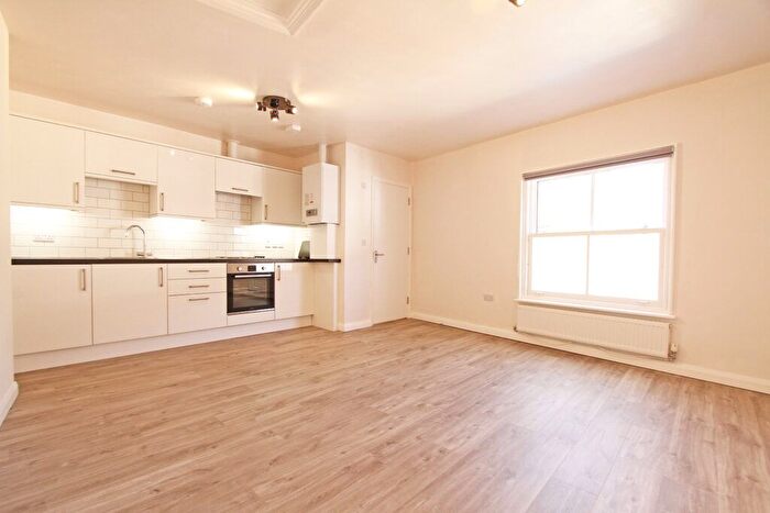 1 Bedroom Flat To Rent In Parsons Street, Banbury, Oxon, OX16