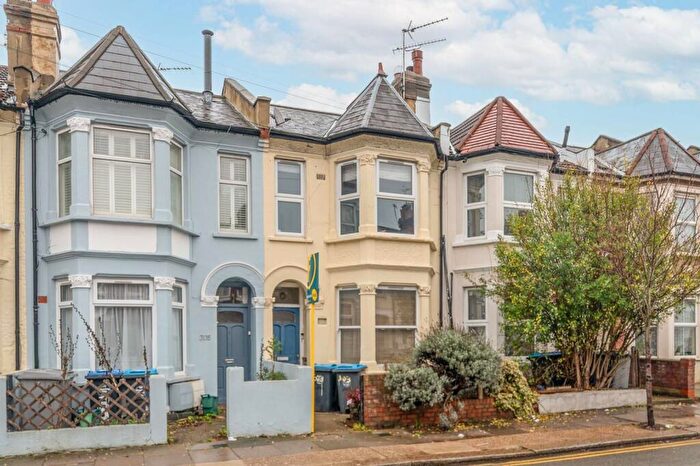 2 Bedroom Maisonette For Sale In Chapter Road, Willesden Green, London, NW2