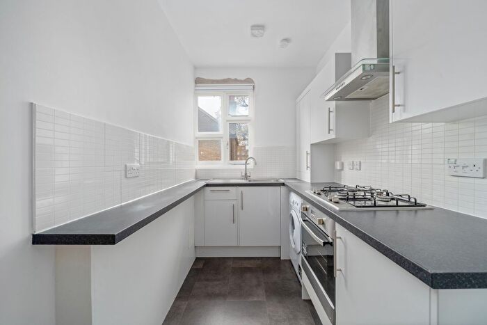 1 Bedroom Flat To Rent In Saltwood Grove, Walworth Village, London, SE17