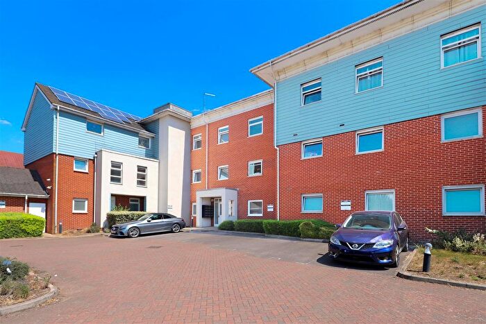 2 Bedroom Flat For Sale In Crest House, West Drayton, UB7