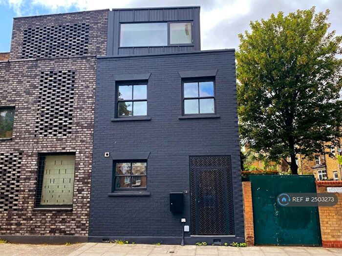 3 Bedroom Detached House To Rent In Royal Oak Road, London, E8
