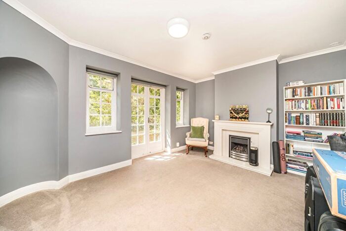 2 Bedroom Flat To Rent In Lyttelton Road, London, N2