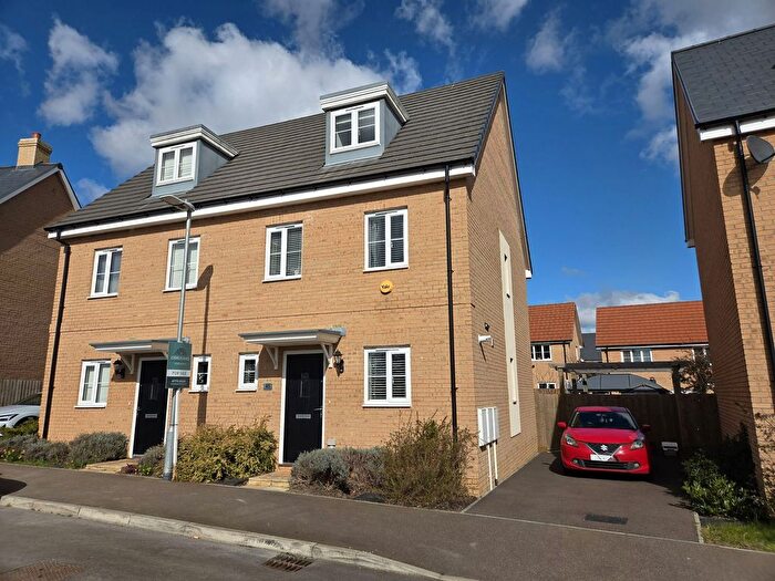 3 Bedroom Town House For Sale In Potton, Bedfordshire, SG19