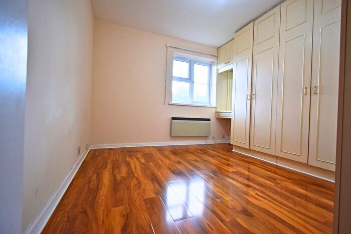 1 Bedroom Flat To Rent In College Avenue, Harrow Weald, HA3