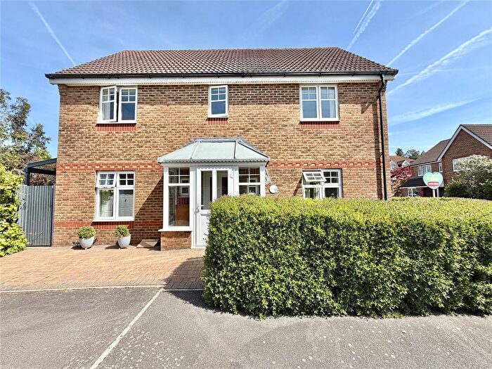 4 Bedroom Detached House For Sale In Glebe Close, Aldershot, Hampshire, GU11