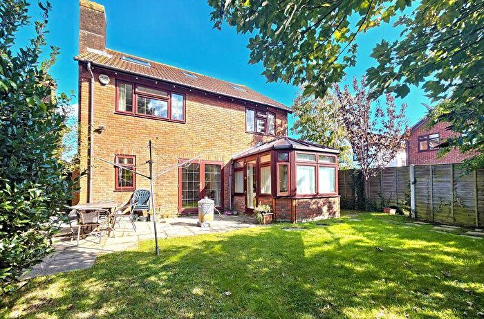 6 Bedroom Detached House For Sale In Cuckoo Lane, Stubbington, PO14