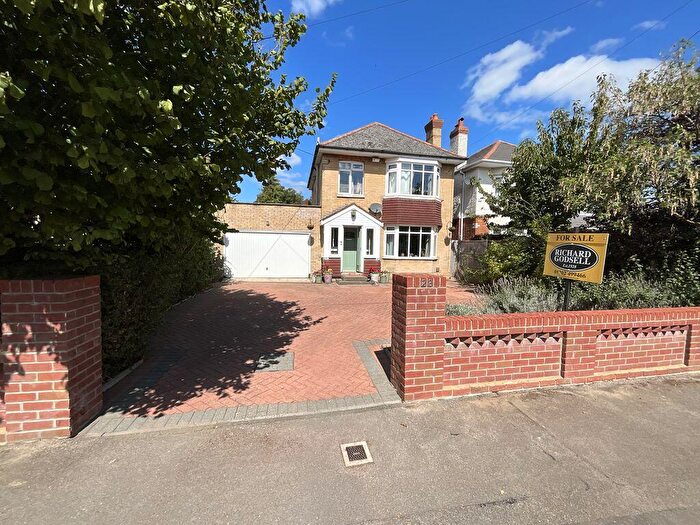 4 Bedroom Detached House For Sale In Christchurch, BH23