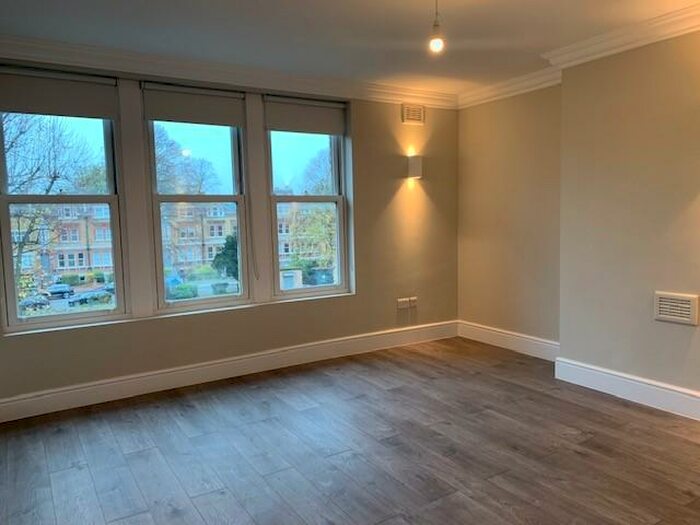 2 Bedroom Apartment To Rent In The Gardens, East Dulwich, London, SE22