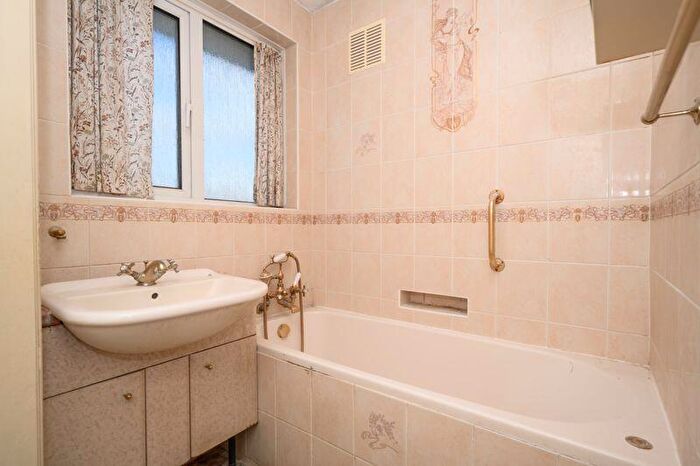 3 Bedroom Detached House For Sale In Wolsey Drive, Walton-On-Thames, KT12