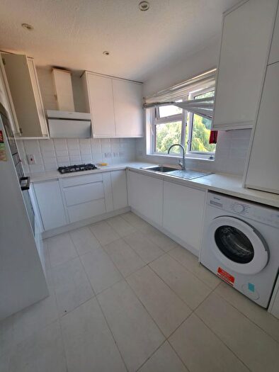 2 Bedroom Flat To Rent In Edgware, HA8