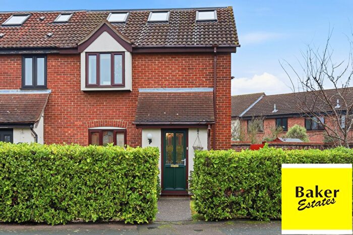 3 Bedroom End Terrace House For Sale In Trentbridge Close, Hainault, IG6
