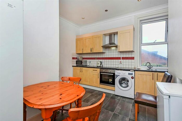 5 Bedroom Flat For Sale In Kingston Road, Portsmouth, PO2