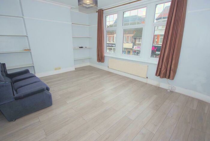 2 Bedroom Flat To Rent In Ballards Lane, Finchley, N3