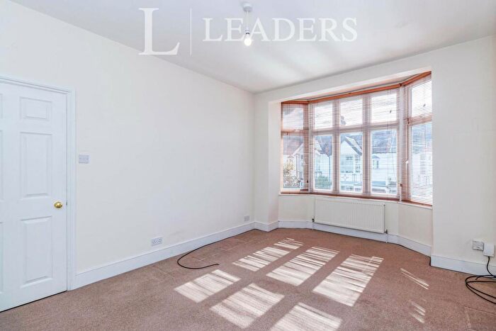 1 Bedroom Flat To Rent In Melrose Avenue, Mitcham, CR4