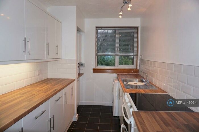 2 Bedroom Flat To Rent In Cairnhill Circus, Glasgow, G52