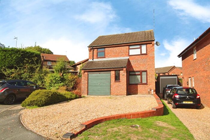 3 Bedroom Detached House For Sale In Dreyer Close, Bilton, Rugby, CV22