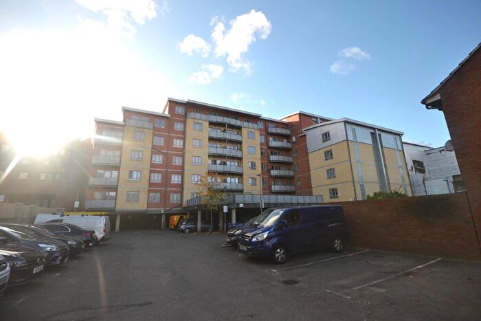 2 Bedroom Apartment For Sale In Crossway Point, Norwood Road, Reading, RG1