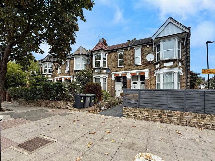 3 Bedroom Flat For Sale In Lansdowne Road, London, N17