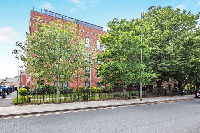 1 Bedroom Flat For Sale In Oakleigh Road North, London, N20