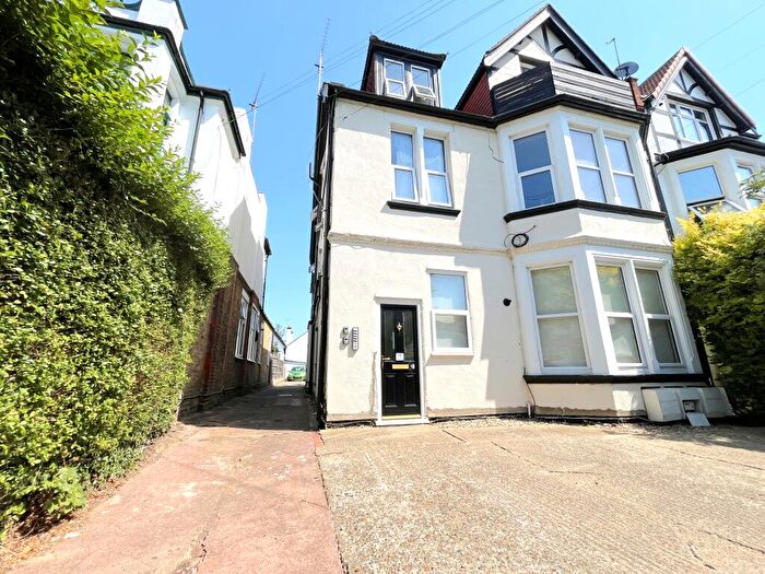 2 Bedroom Flat For Sale In Second Floor, Valkyrie Road, Westcliff-on-sea, Southend-on-sea, SS0