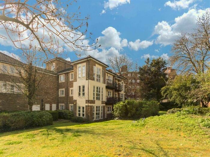 2 Bedroom Flat To Rent In Queens Road, Richmond, TW10