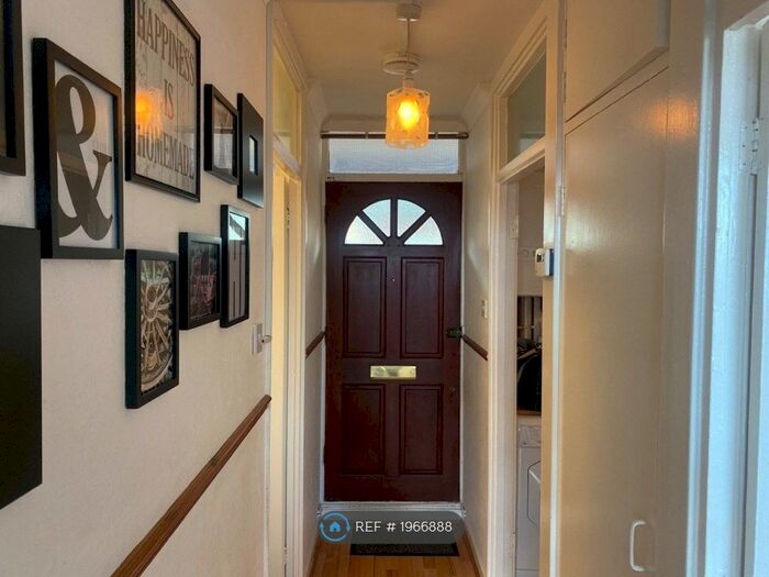 1 Bedroom Flat To Rent In Woking Close, London, SW15