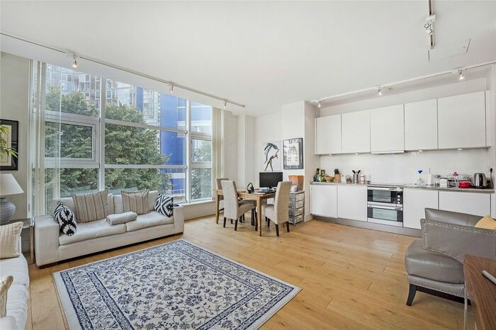 2 Bedroom Flat To Rent In Waterfront House, London, SW11