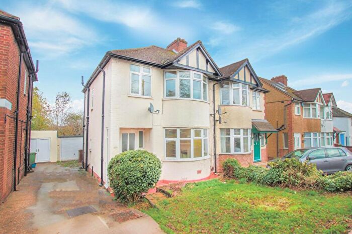 3 Bedroom Semi Detached House To Rent In Auckland Road, Potters Bar, EN6