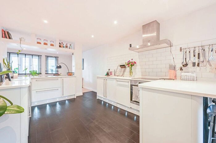 1 Bedroom Flat For Sale In Hearnshaw Street, Limehouse, London, E14