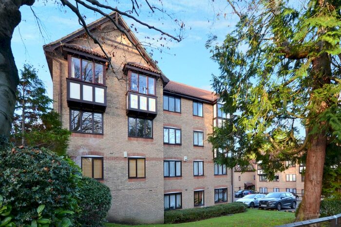 2 Bedroom Flat To Rent In Durham Avenue, Bromley, BR2