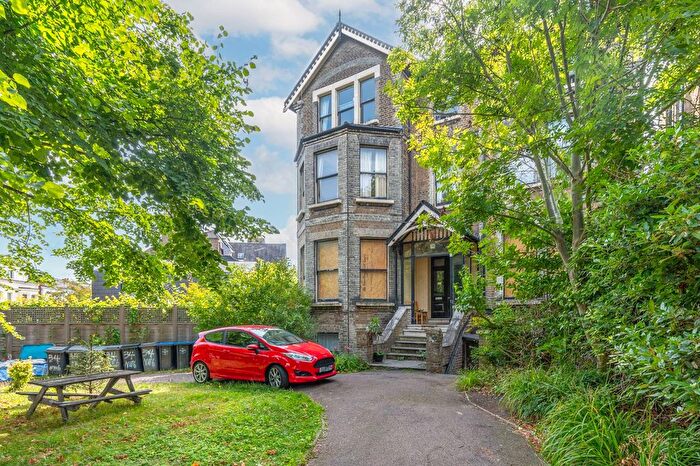 3 Bedroom Flat For Sale In Christchurch Avenue, Mapesbury Estate, London, NW6